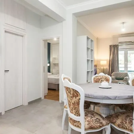 Relaxing 2 Bd With Balcony In Zografou