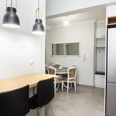 Relaxing 2 Bd With Balcony In Zografou *