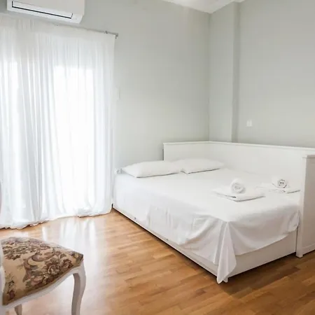 Relaxing 2 Bd With Balcony In Zografou * Athens